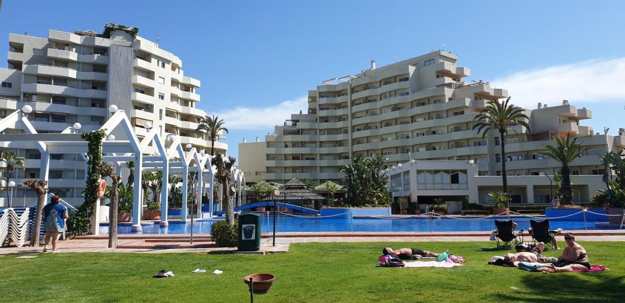 Apartamentos Holidays Benalbeach Benalmadena Bagian luar foto