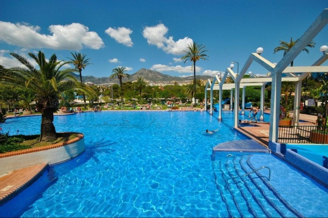 Apartamentos Holidays Benalbeach Benalmadena Bagian luar foto