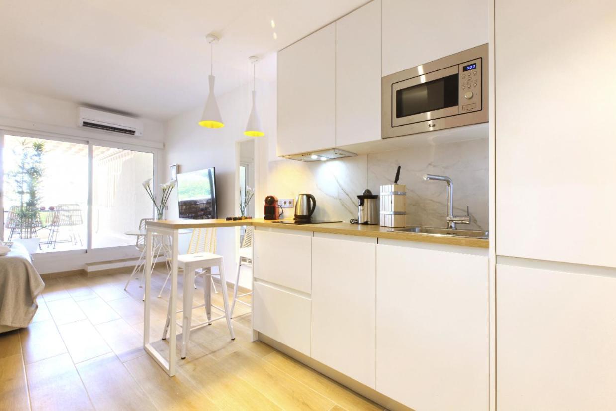 Apartamentos Holidays Benalbeach Benalmadena Ruang foto